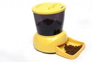 Автокормушка на 2 кг корма для кошек и мелких пород собак, желтая